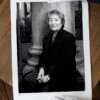 Portrait noir et blanc N°7 de l’actrice Annie Girardot, photographié en mars 2000. Présentation du tirage 45x60cm en édition limitée, numérotée et signée.