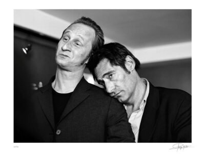 Portrait noir et blanc N°1 des acteurs Benoit Poelvoorde & Gérard Lanvin, photographié en mars 2002. Tirage d’art en édition limitée, numérotée et signée.