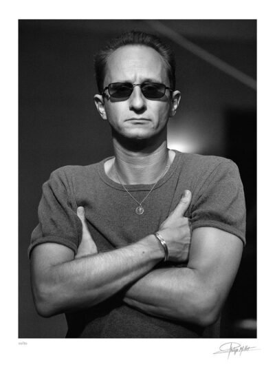 Portrait noir et blanc N°8 de l’acteur Benoit Poelvoorde, photographié en octobre 2001. Tirage d’art en édition limitée, numérotée et signée.