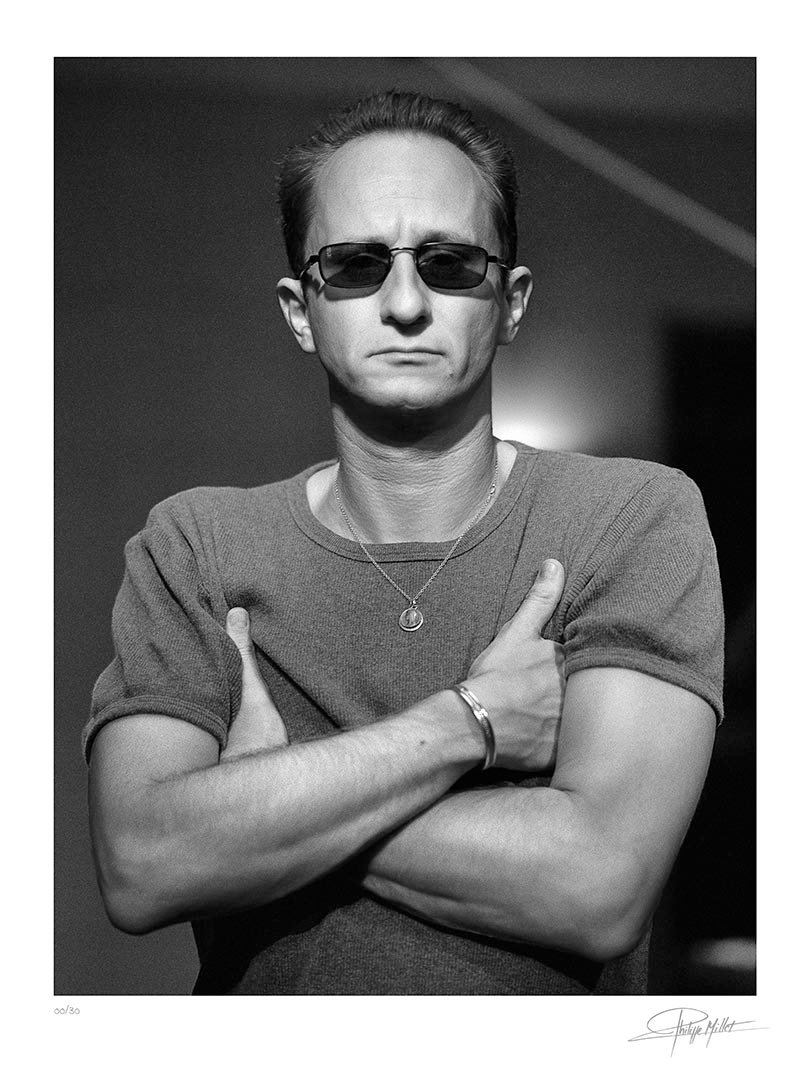 Portrait noir et blanc N°8 de l’acteur Benoit Poelvoorde, photographié en octobre 2001. Tirage d’art en édition limitée, numérotée et signée.