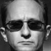Portrait noir et blanc N°8 de l’acteur Benoit Poelvoorde, photographié en octobre 2001. Tirage d’art en édition limitée, numérotée et signée. Détail