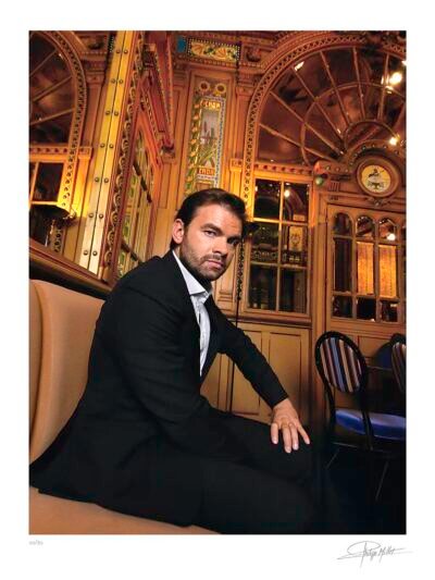 Portrait couleur N°3 de l’acteur Clovis Cornillac, photographié en novembre 2009. Tirage d’art en édition limitée, numérotée et signée.