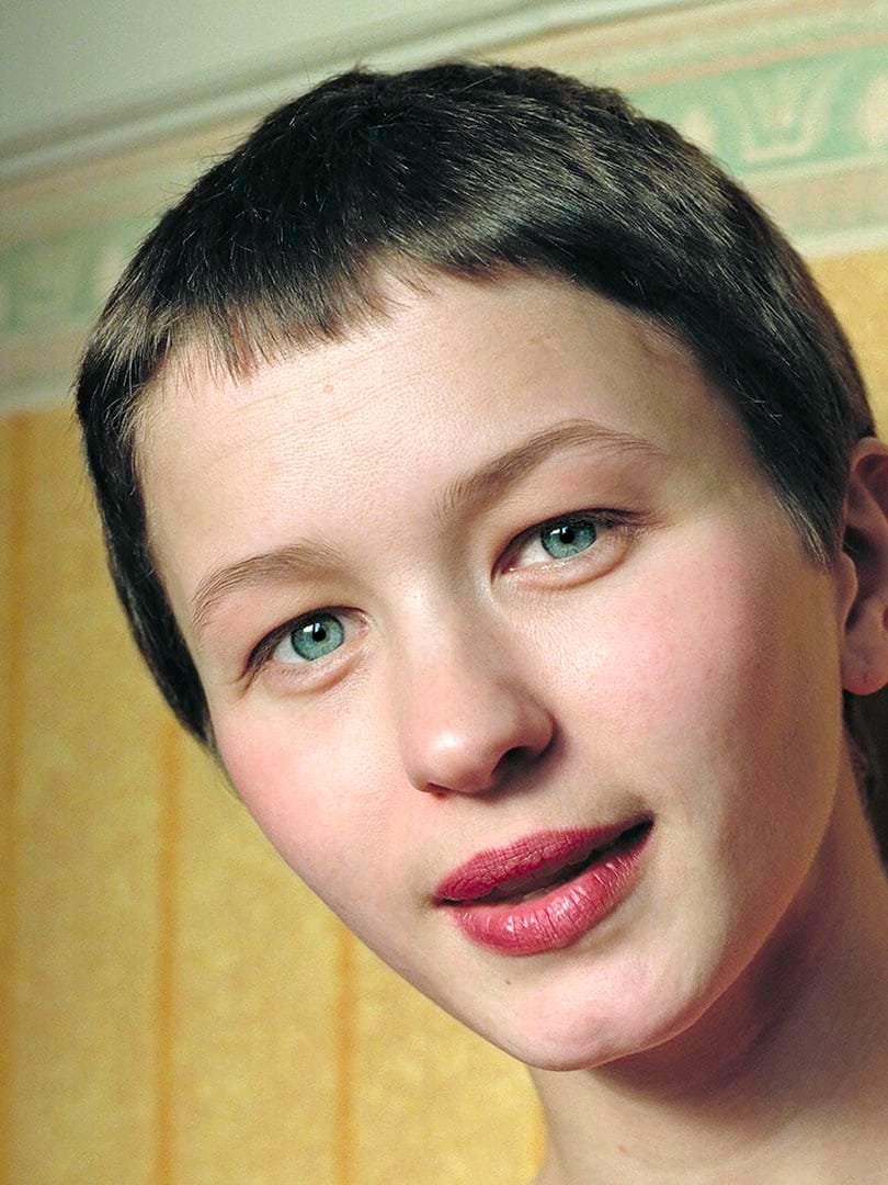 Portrait couleur N°5 de l’actrice Delphine Chuillot, photographié en mars 2001. Tirage d’art en édition limitée, numérotée et signée. Détail