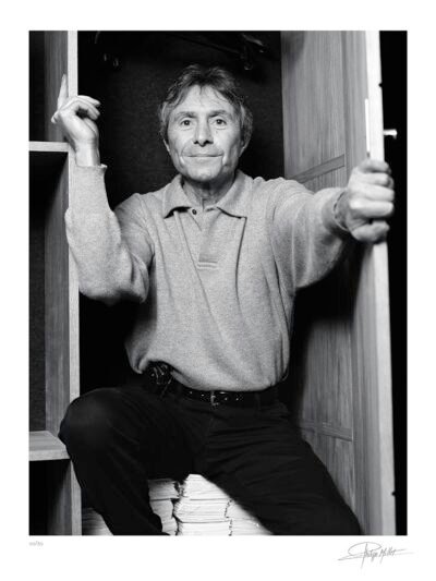 Portrait noir & blanc N°9 du réalisateur Francis Veber, photographié en décembre 2000. Tirage d’art en édition limitée, numérotée et signée.