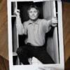 Portrait noir & blanc N°9 du réalisateur Francis Veber, photographié en décembre 2000. Présentation du tirage 45x60cm en édition limitée, numérotée et signée.