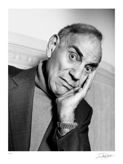 Portrait Noir & Blanc N°8 du réalisateur Herschell Gordon Lewis, photographié en mars 2001. Tirage d’art en édition limitée, numérotée et signée.