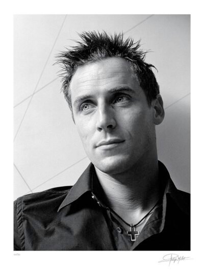 Portrait Noir & Blanc N°9 de l’acteur Jean-Baptiste Iera, photographié en octobre 2001. Tirage d’art en édition limitée, numérotée et signée.