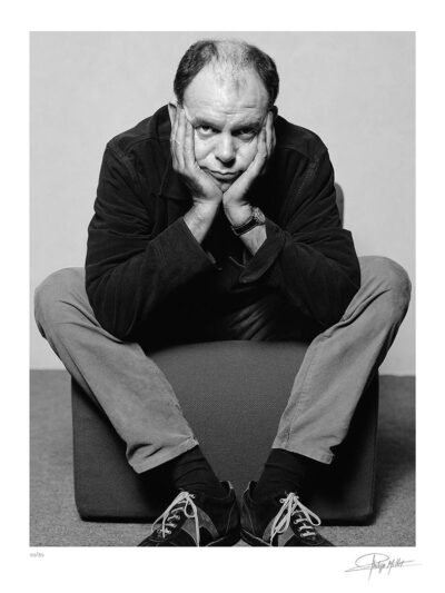 Portrait noir et blanc N°3 de l’acteur Jean-Pierre Darroussin, photographié en novembre 2000. Tirage d’art en édition limitée, numérotée et signée.