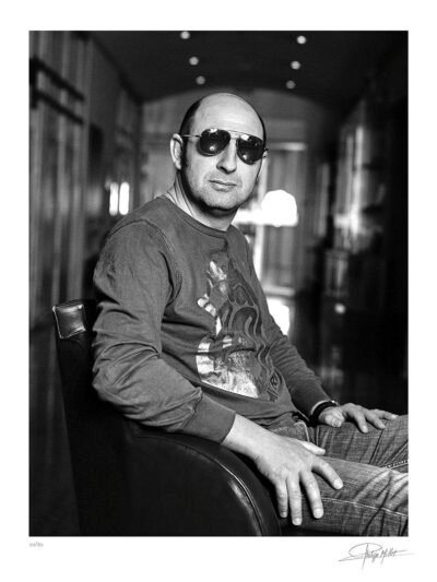 Portrait Noir & Blanc N°3 de l’acteur Kad Mérad, photographié en avril 2009. Tirage d’art en édition limitée, numérotée et signée.