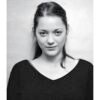 Portrait Noir & Blanc N°4 de l’actrice Marion Cotillard, photographié en novembre 2001. Tirage d’art en édition limitée, numérotée et signée.