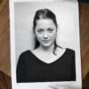 Portrait Noir & Blanc N°4 de l’actrice Marion Cotillard, photographié en novembre 2001. Présentation du tirage 45x60cm en édition limitée, numérotée et signée.