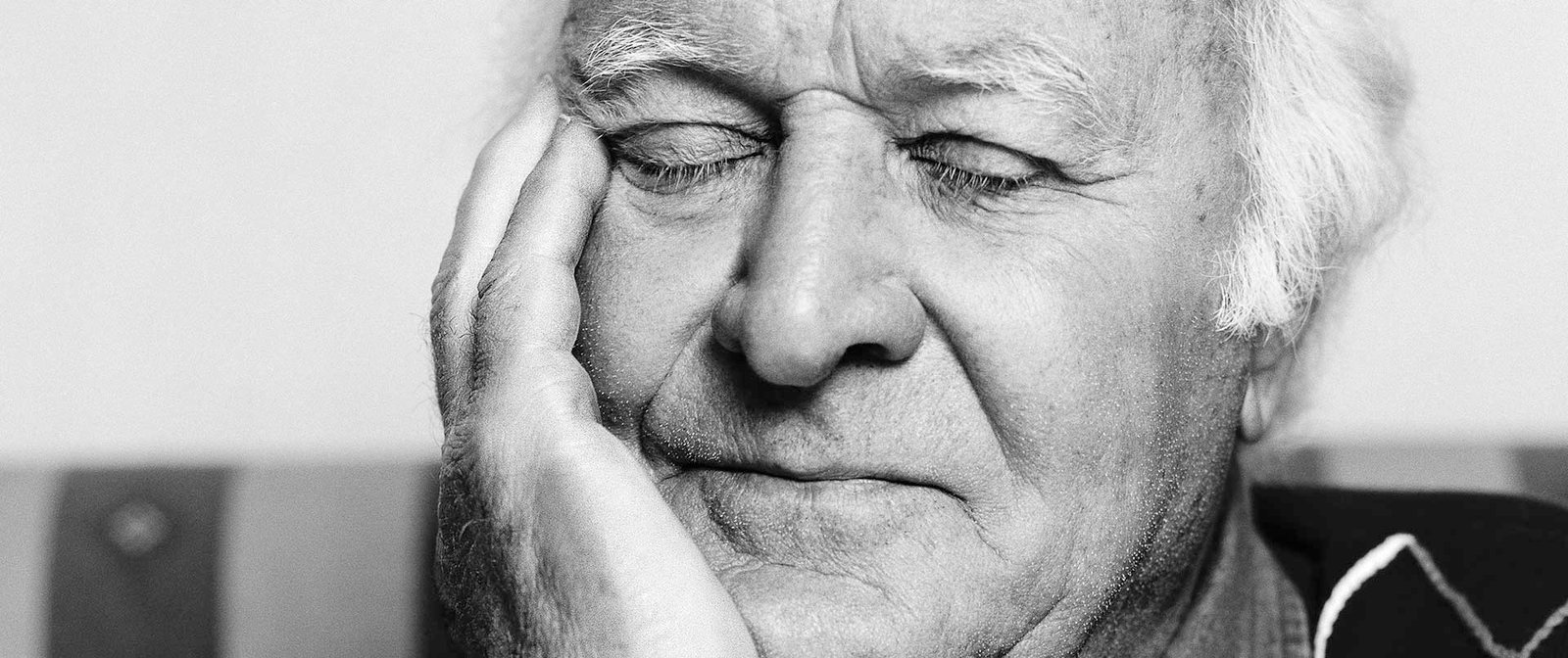 robert-loggia-portrait-noir-et-blanc-numero-3-bandeau-2-philippe-millet-2001-dr Portrait Noir & Blanc N°3 de l’acteur Robert Loggia, photographié en mars 2001. Tirage d’art en édition limitée, numérotée et signée. Détail-bandeau-2