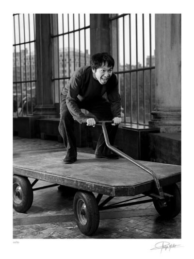 Portrait Noir & Blanc N°1 du réalisateur Shinya Tsukamoto, photographié en mars 2000. Tirage d’art en édition limitée, numérotée et signée.