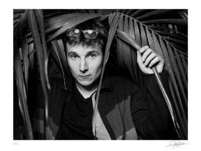 Portrait Noir & Blanc N°6 de l’acteur Lorànt Deutsch, photographié en mars 2002. Tirage d’art en édition limitée, numérotée et signée.