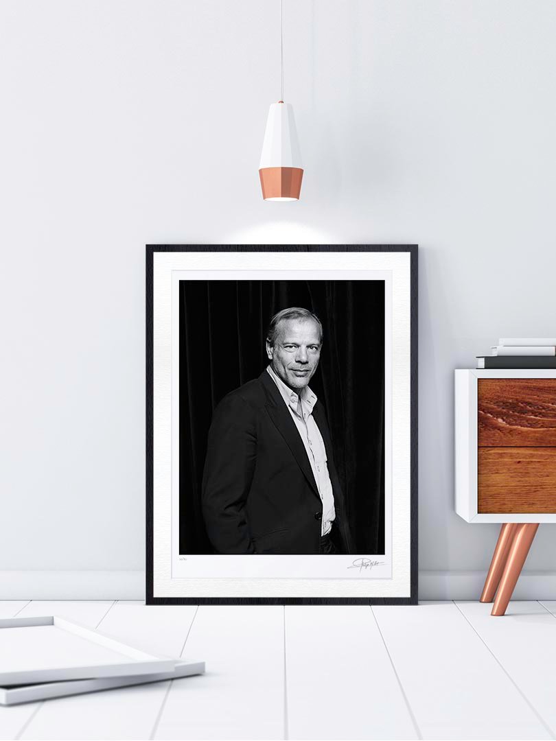 pascal-greggory-portrait-numero-9-tirage-numerote-signe-4-philippe-millet-2002-dr Portrait Noir & Blanc N°9 de l’acteur Pascal Greggory, photographié en février 2002. Tirage d’art en édition limitée, numérotée et signée. Cadre noir finition galerie